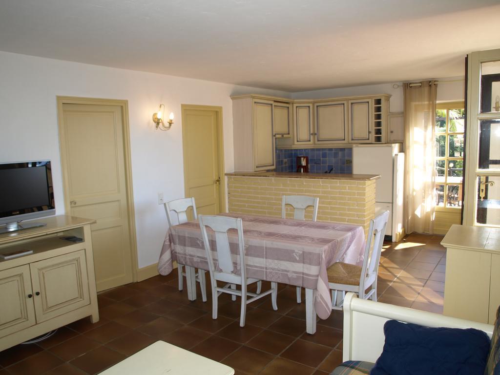 Les Lauriers Roses Aparthotel Le Le Rayol-Canadel-sur-Mer Kültér fotó